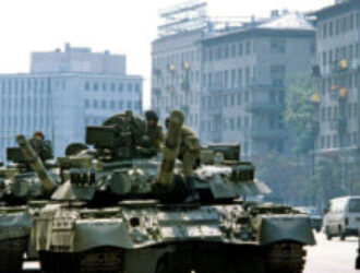 19.08.1991. - Ввод войск в Москву Государственным Комитетом по чрезвычайному положению (ГКЧП). Августовский путч Ельцина