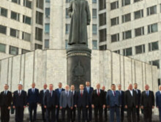 Возвращение манкуртов Олигархата РФ на кровавую блевотину дзержинского Красного террора...