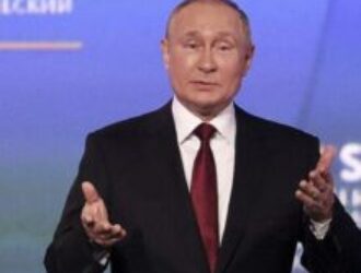 Траектория движения России к пропасти сохранилась