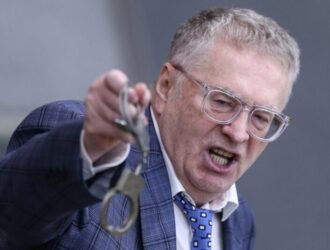 Маразм крепчает. Кто и зачем разжигает ковидное противостояние в обществе