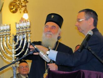 Патриарх Сербский Ириней принял участие в возжигании ханукального светильника в одной из синагог Белграда