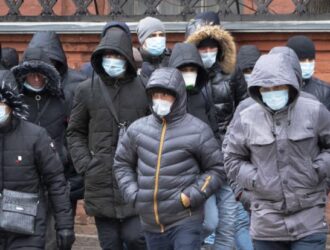 Жители столицы создают отряды самообороны для защиты от мигрантов