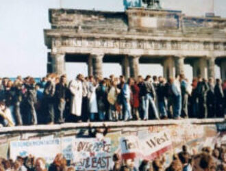 30. Почему и как СССР проиграл Холодную войну. Конец ГДР.