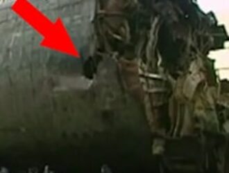 В Баренцевом море погибла российская подводная лодка «Курск» с экипажем в 118 человек