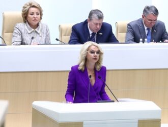 Принудиловка от оцифровщиков образования с женским лицом: провал вице-премьера Голиковой в Совете Федерации