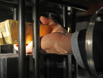 Реки русского золота текут в Лондон. Элита готовит 