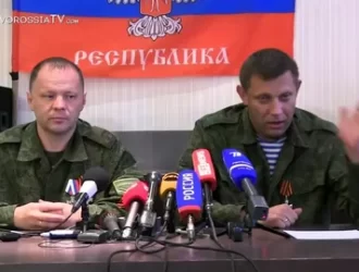 Пресс-конференция премьер-министра Александра Захарченко и Минобороны Кононова Владимира 24.08.2014 после парада.